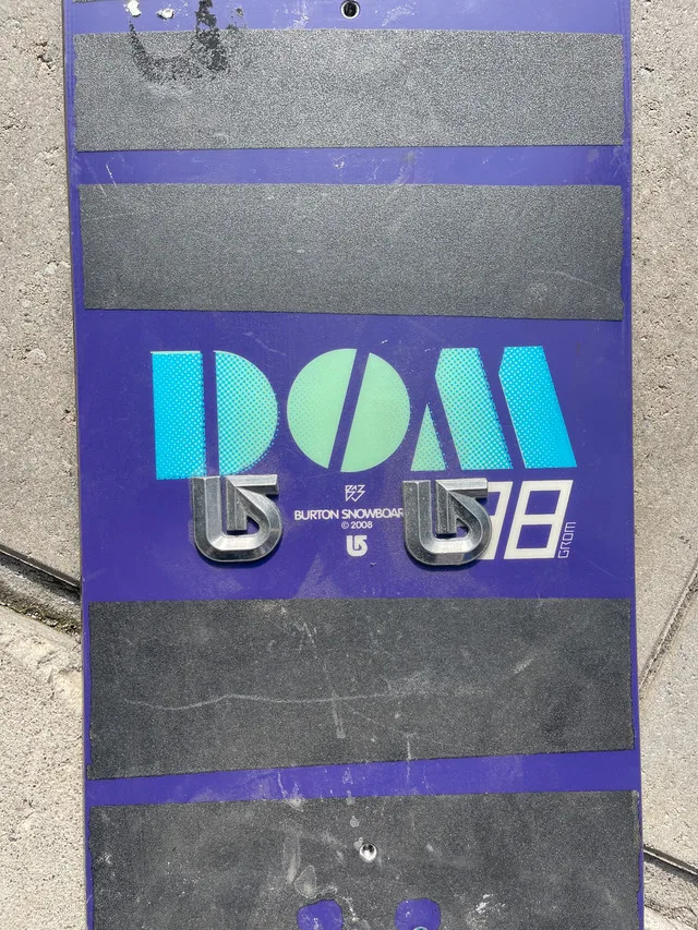 Burton snowboard 135cm without bindings image indicator(3)