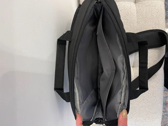 Amazon basics 14” laptop bag black carrying image indicator(3)