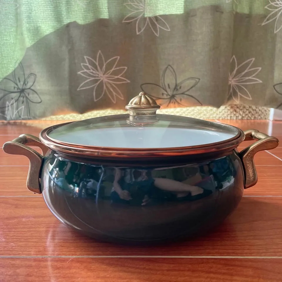 Vintage Enamel 2.5Q Casserole Pot image indicator(3)