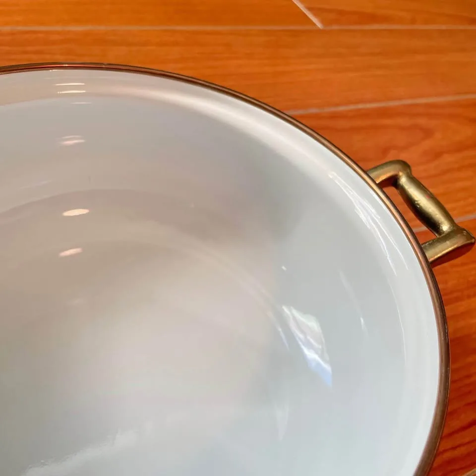 Vintage Enamel 2.5Q Casserole Pot image indicator(7)