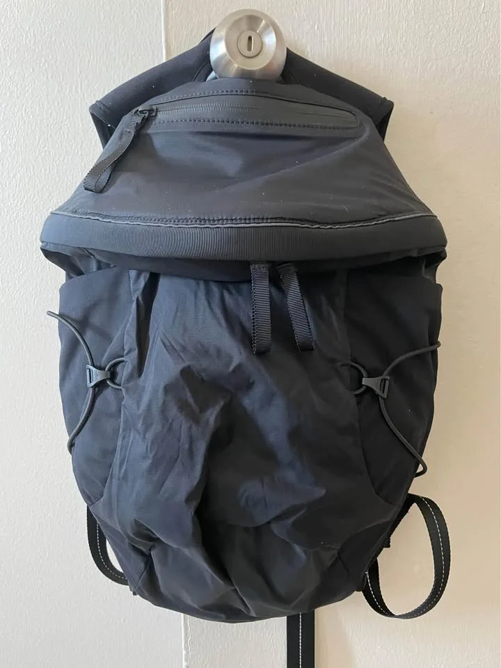 Lululemon Backpack - NWOT image indicator(2)