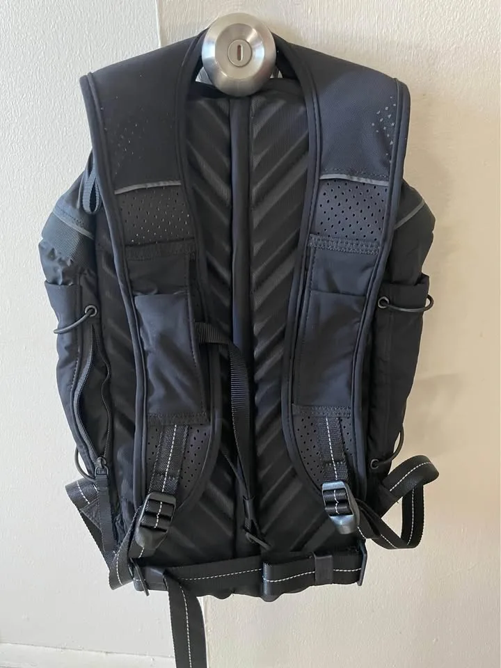 Lululemon Backpack - NWOT image indicator(3)