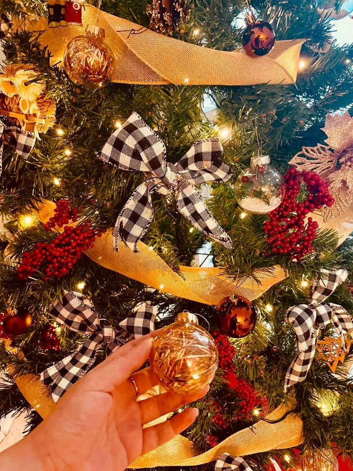 6FT Pre-lit Artificial Christmas Tree with Ornaments image indicator(2)