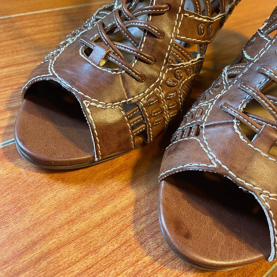 US7.5 Tan Lace-Up Boots Sandals - photo 4
