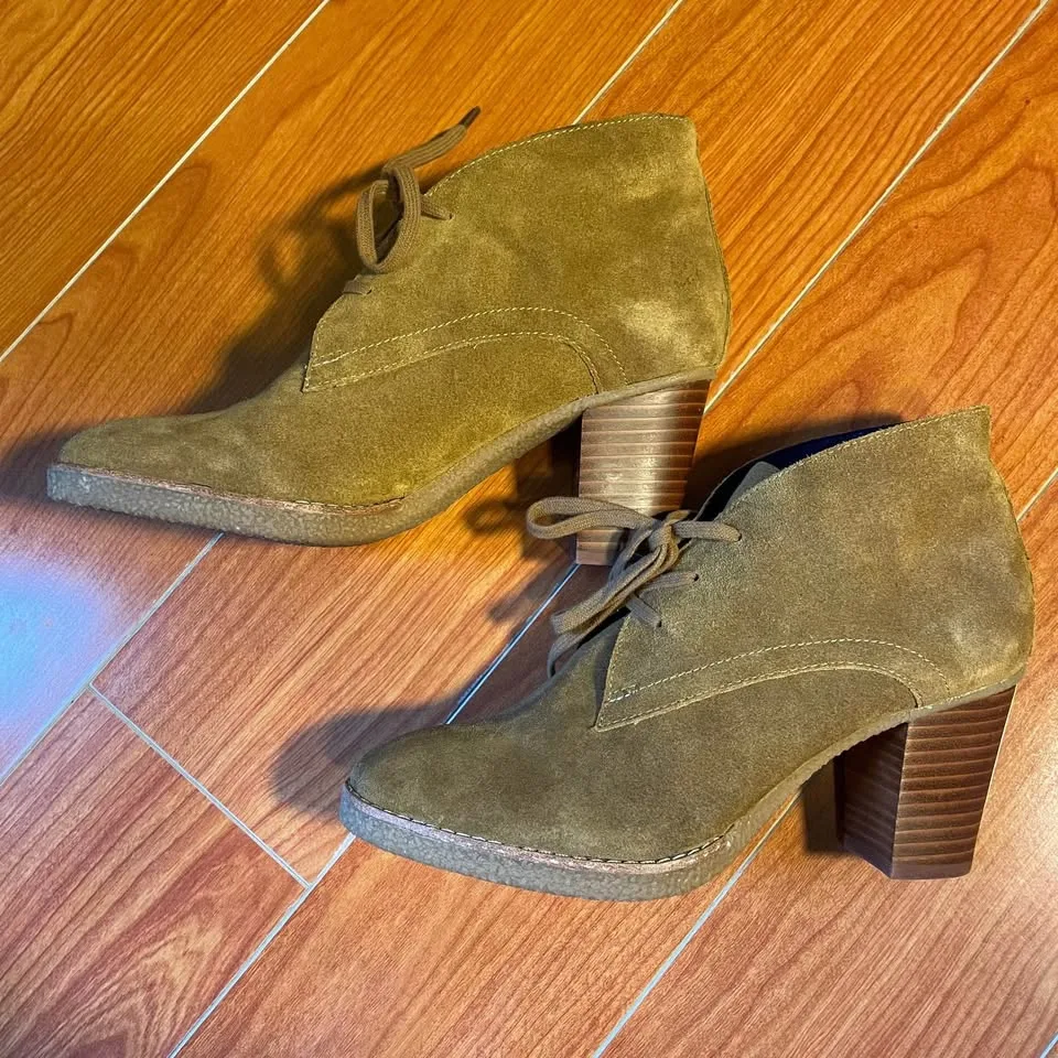 NEW✨GAP US8 Lace Up Suede Ankle Booties image indicator(2)