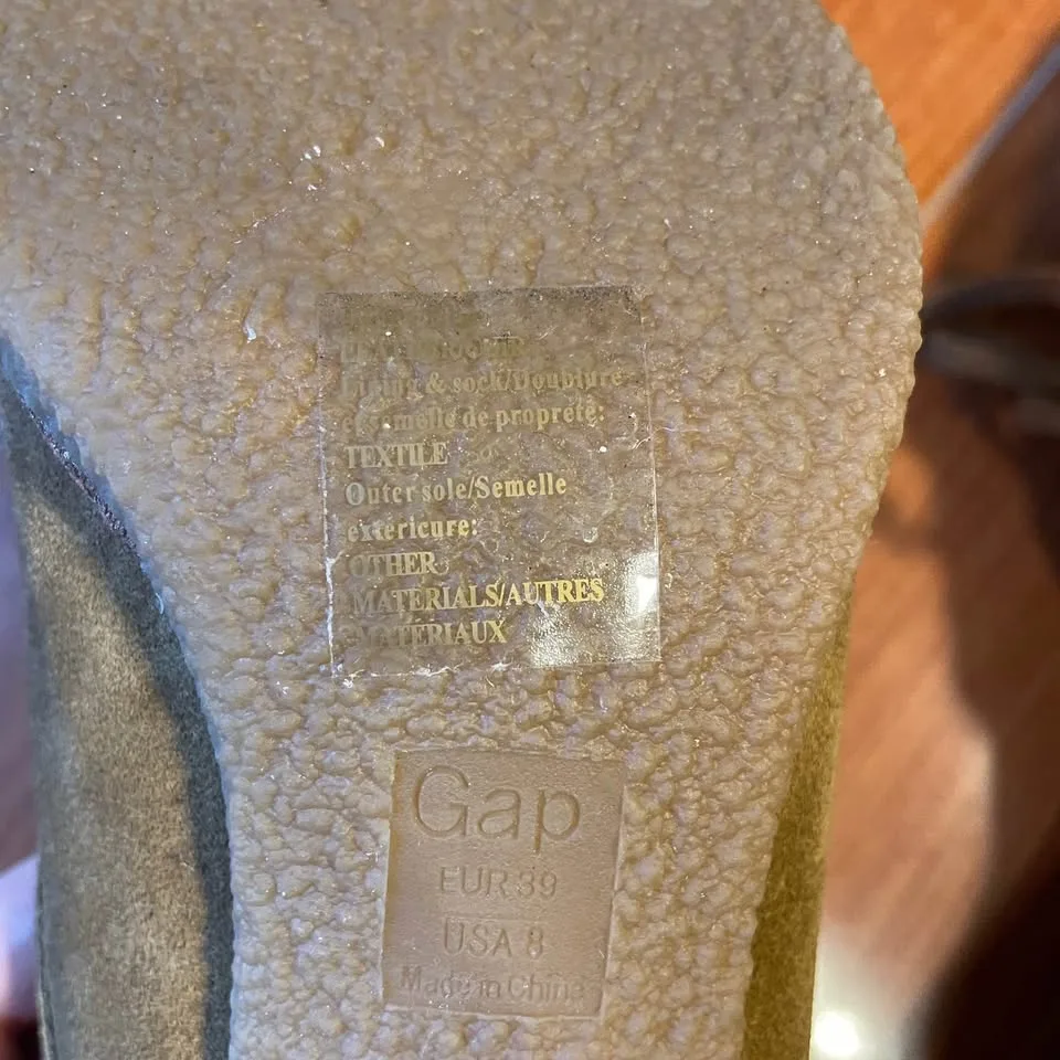 NEW✨GAP US8 Lace Up Suede Ankle Booties image indicator(8)