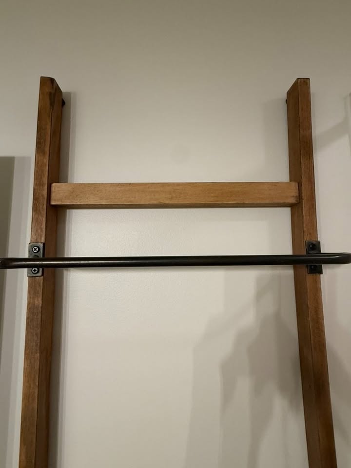 Farmhouse Towel or Blanket Ladder Decor- Like New - photo 5