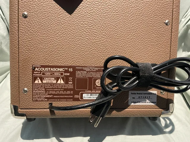 Fender Acoustasonic 15 Acoustic guitar amp image indicator(4)