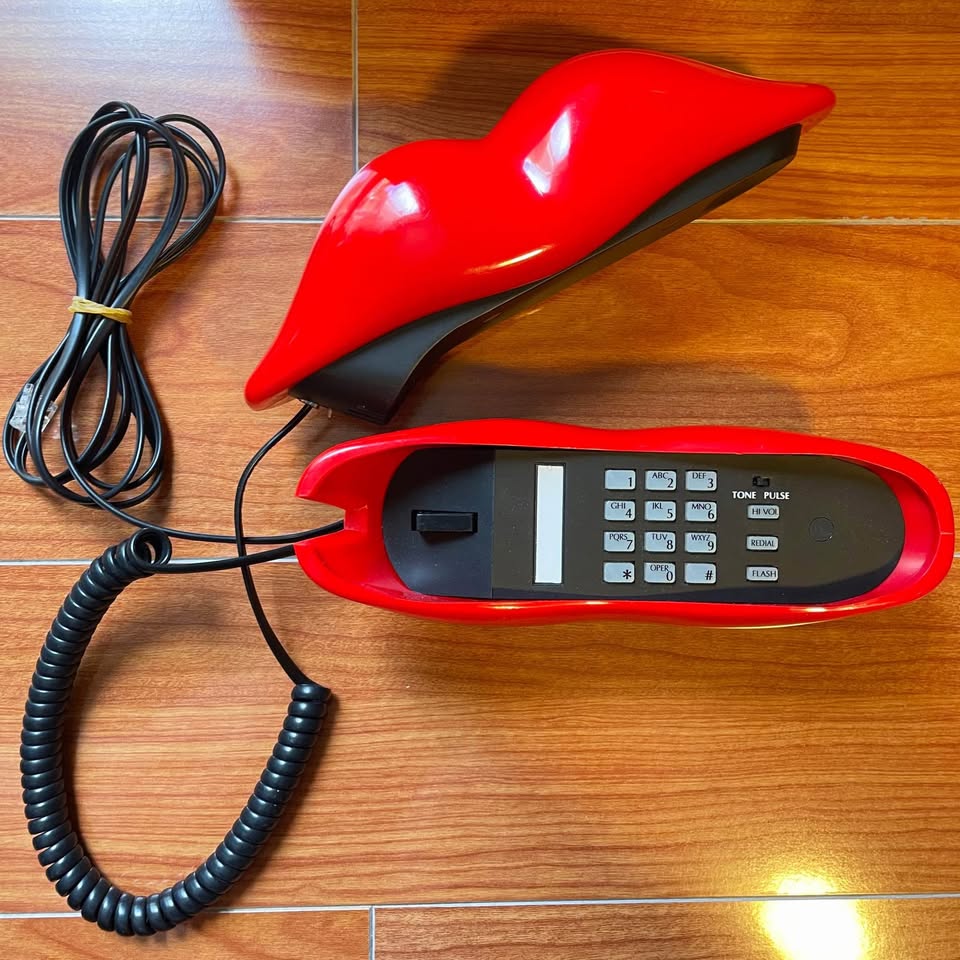 Urban Outfitters Lips Telephone - photo 2