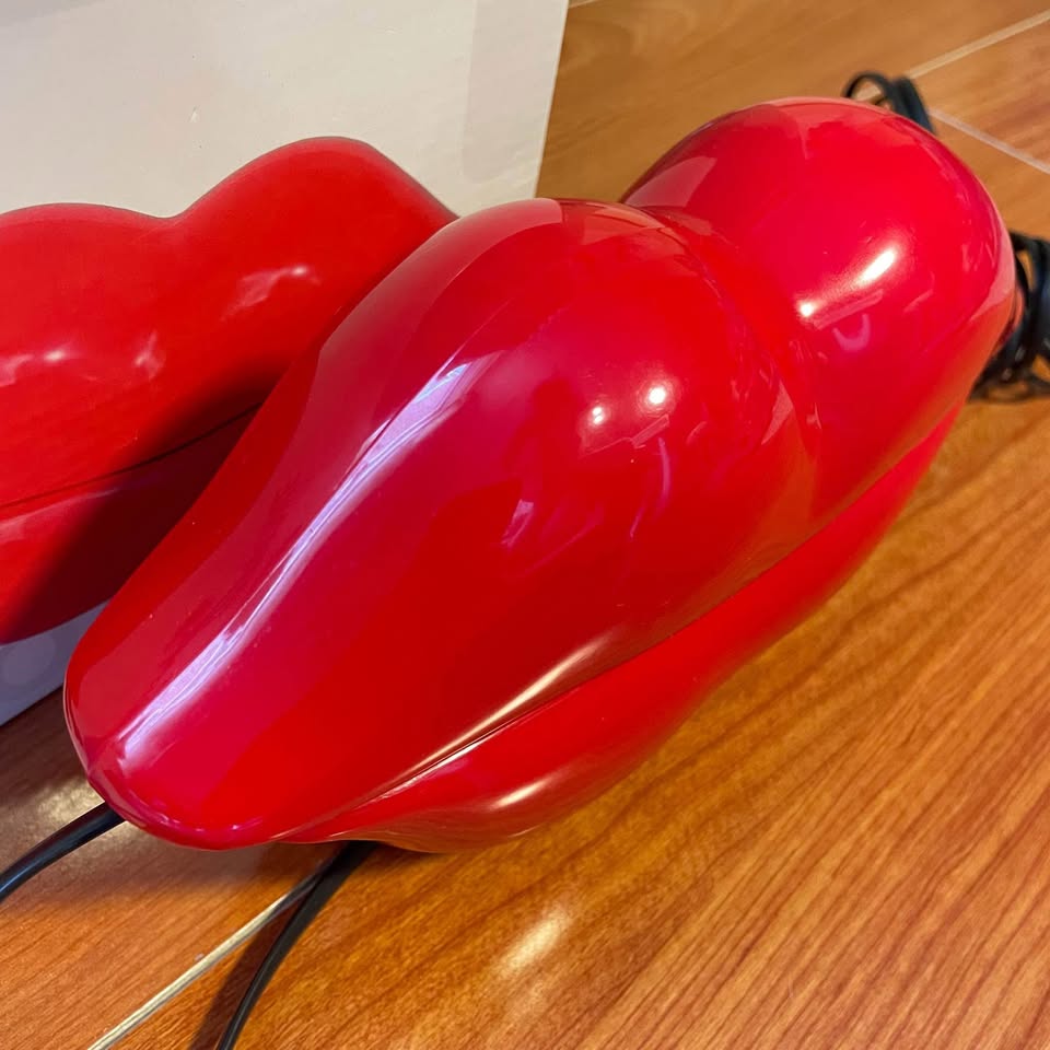 Urban Outfitters Lips Telephone - photo 3