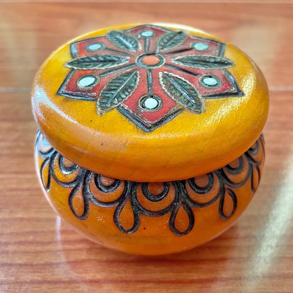 Vintage Hand-Carved Wooden Trinket Box with Leaf Design