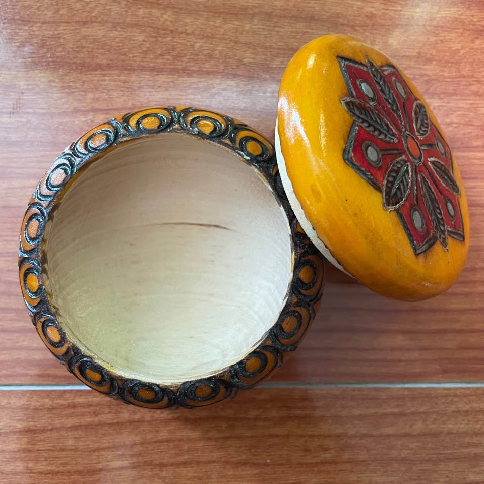 Vintage Hand-Carved Wooden Trinket Box with Leaf Design - photo 4