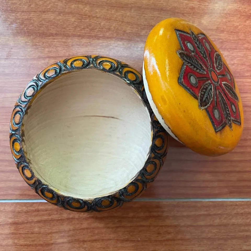 Vintage Hand-Carved Wooden Trinket Box with Leaf Design image indicator(4)