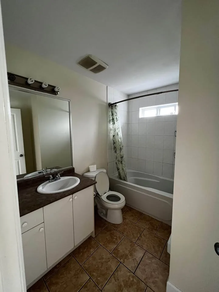 1 Bed 1 Bath - House image indicator(7)