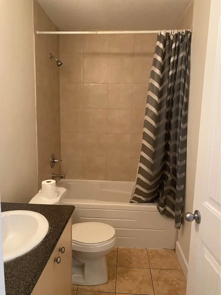 1 Bed 1 Bath - House image indicator(3)