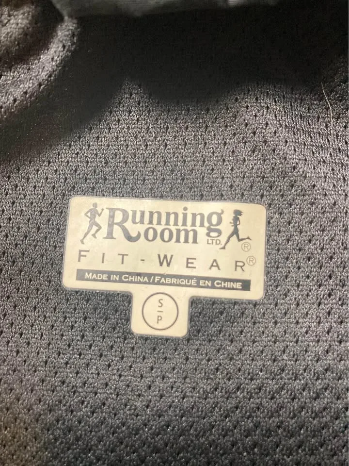 Women’s Running Room light vest (reflective) image indicator(2)