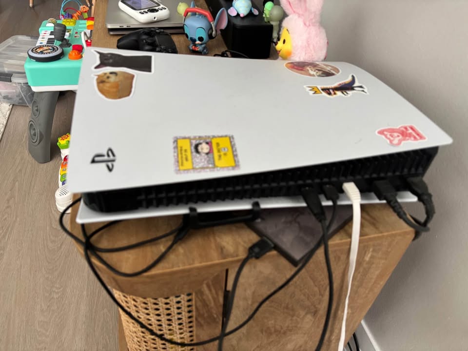 Ps5 Disc Version With Two Controllers - photo 2