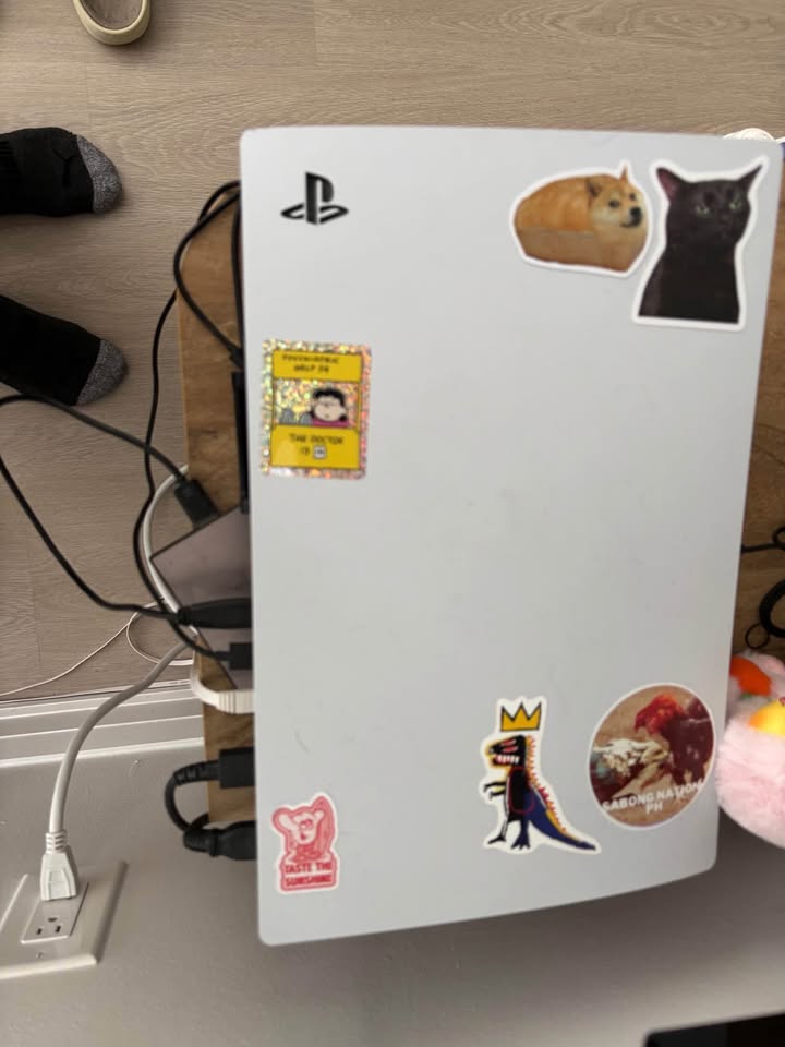 Ps5 Disc Version With Two Controllers - photo 3