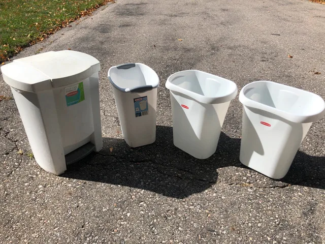 Rubbermaid Trash Cans thumbnail