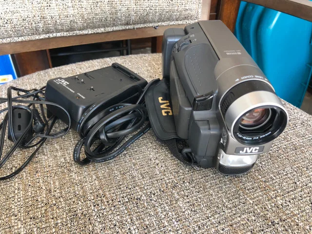 JVC Compact VHS Camcorder GX-S5XU46200 thumbnail