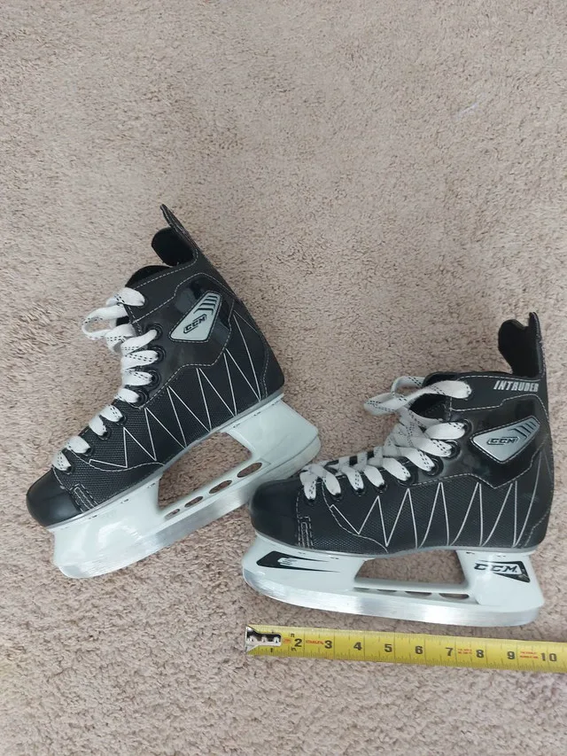 CCM Intruder Skates - Size 4 thumbnail