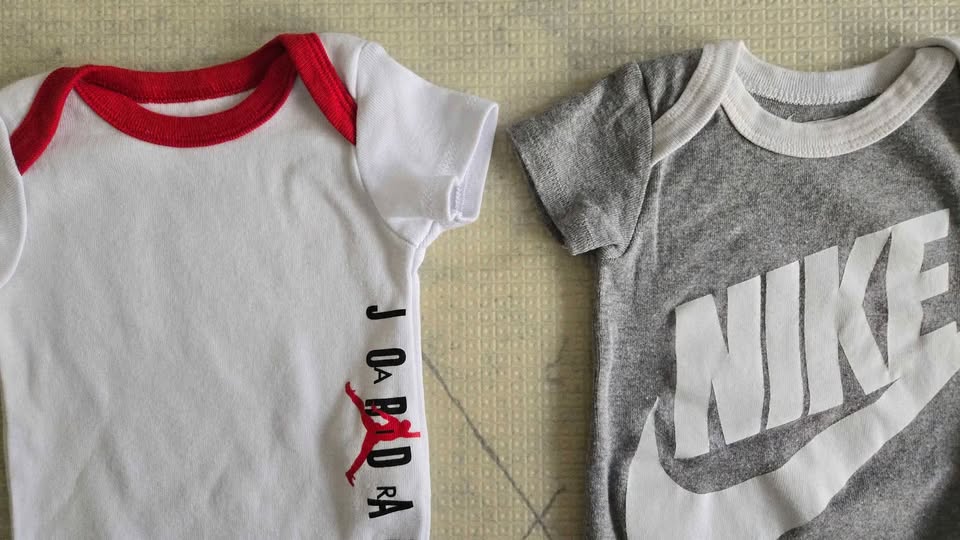 Infant Onesies/Bodysuits Size 6 month - photo 2