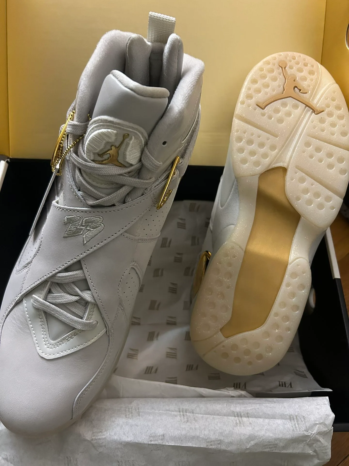 Air Jordan 8 Retro C&C image indicator(2)