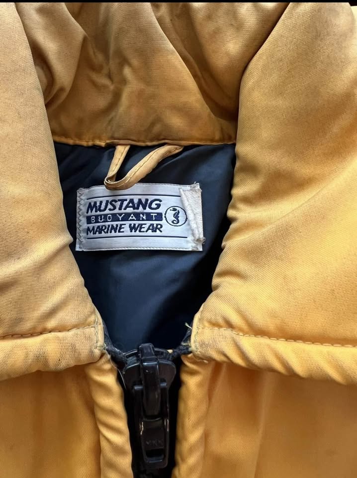 Mustang Floater Jacket, Medium - photo 2