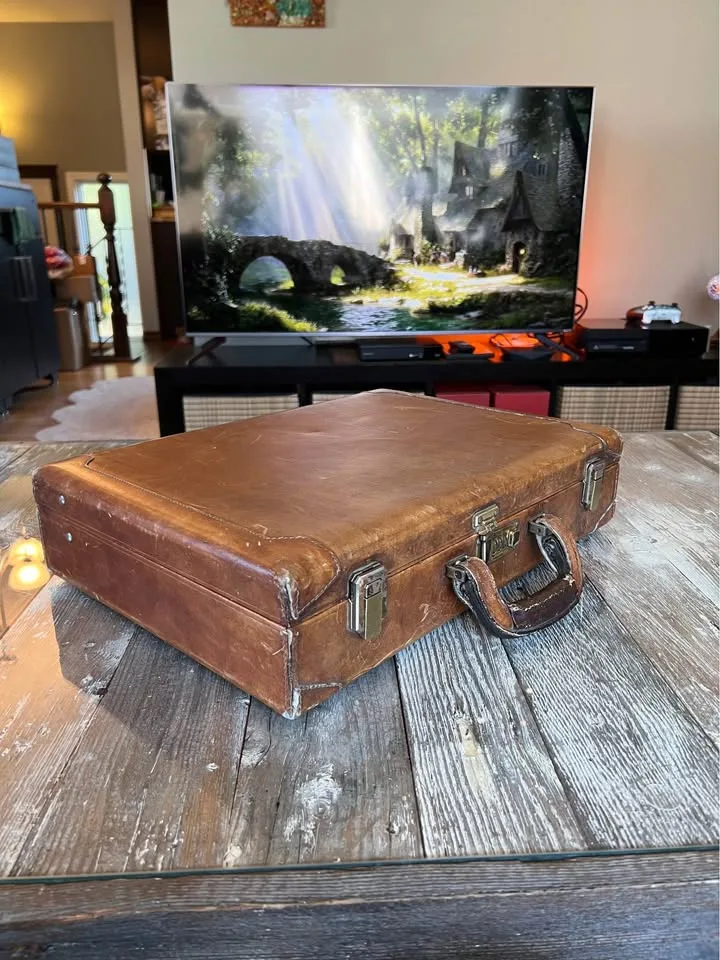 Vintage Renwick Hard Briefcase Glazed Caribou Hide M I Canada image indicator(2)