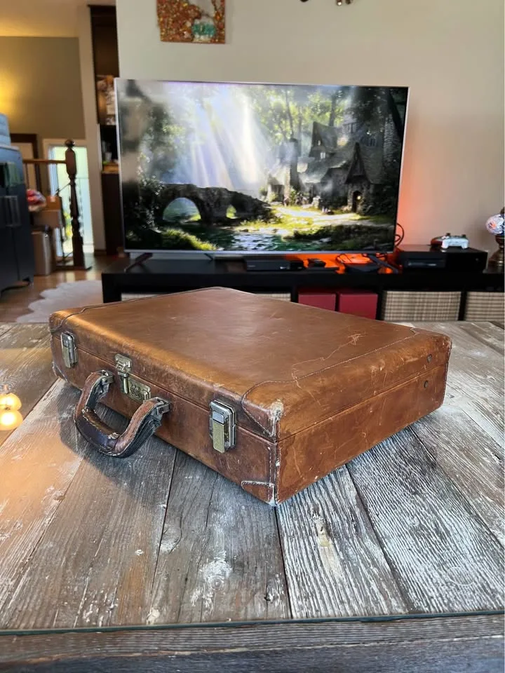 Vintage Renwick Hard Briefcase Glazed Caribou Hide M I Canada image indicator(3)