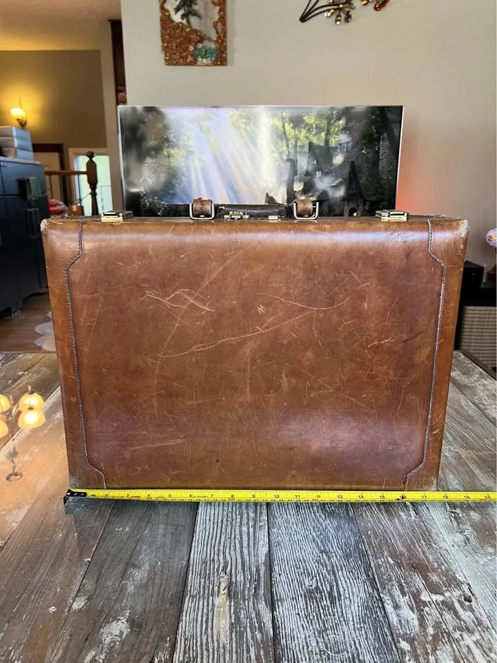 Vintage Renwick Hard Briefcase Glazed Caribou Hide M I Canada image indicator(8)