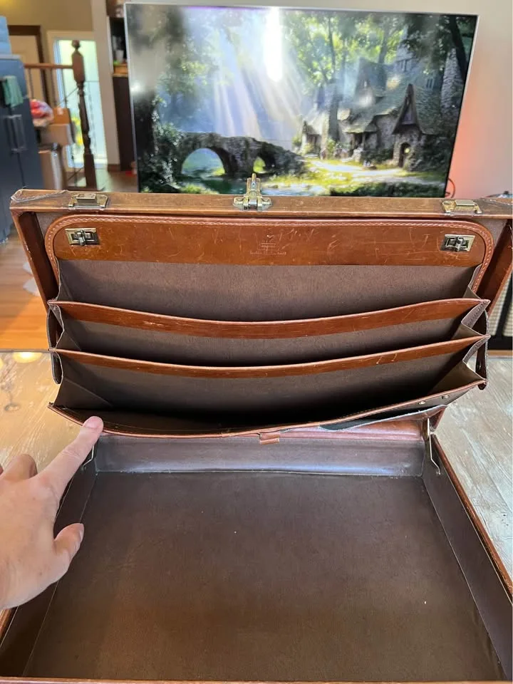 Vintage Renwick Hard Briefcase Glazed Caribou Hide M I Canada image indicator(9)