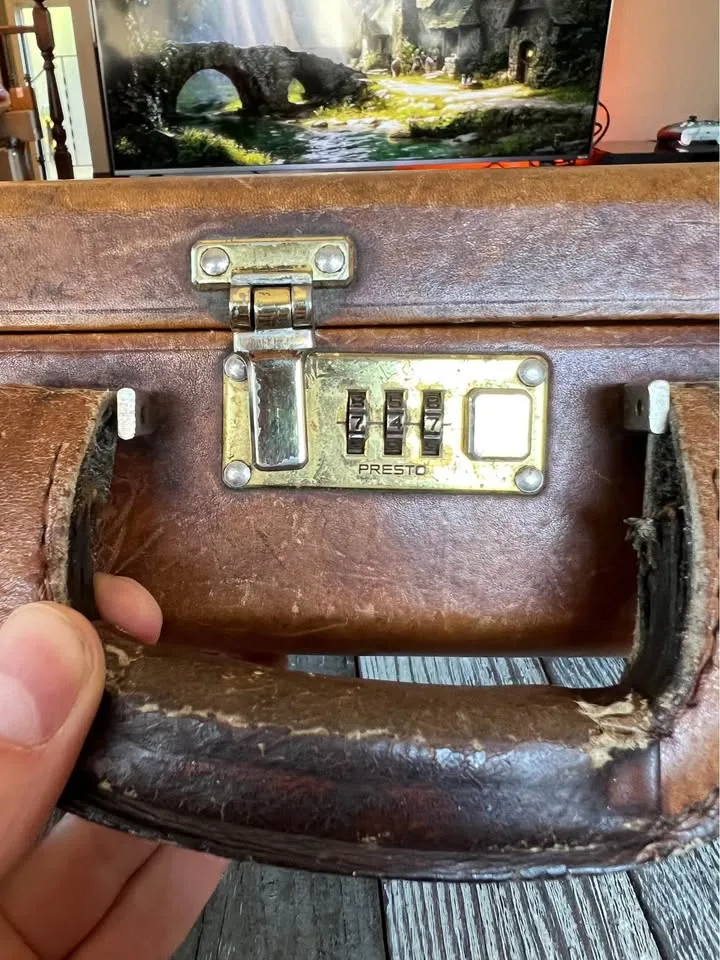 Vintage Renwick Hard Briefcase Glazed Caribou Hide M I Canada image indicator(10)