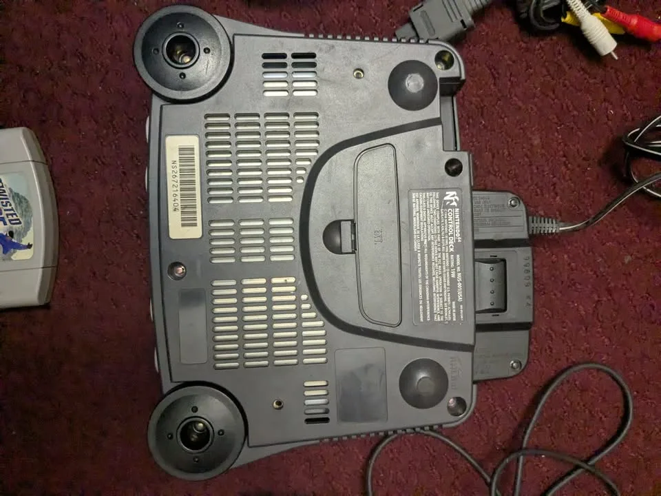 Nintendo 64 Console with 2 Controllers & Game image indicator(3)