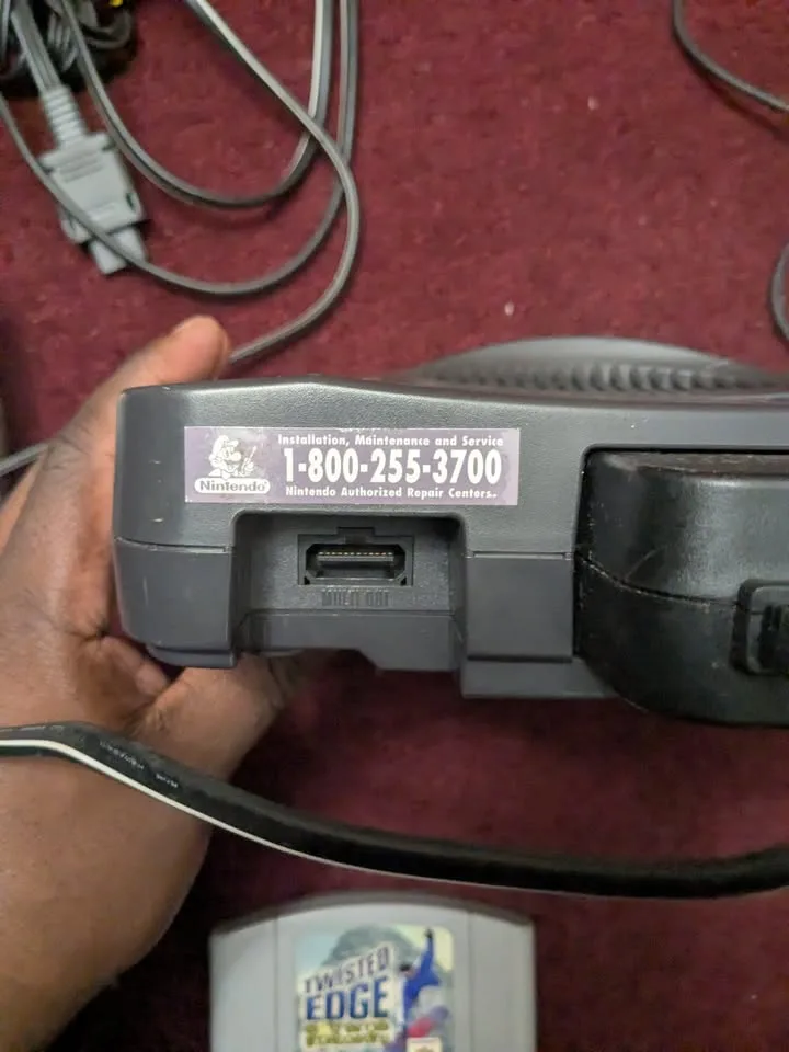 Nintendo 64 Console with 2 Controllers & Game image indicator(4)