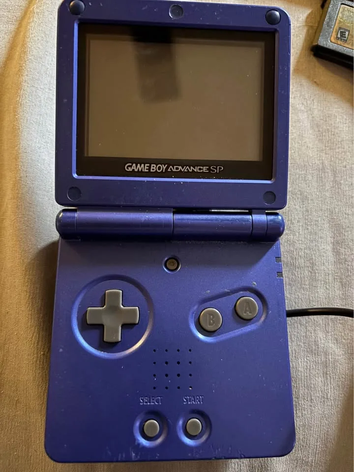 Gameboy Advance SP with Games image indicator(4)