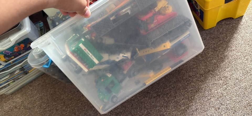Lego lot want to sell all at once comes with instructions - photo 3