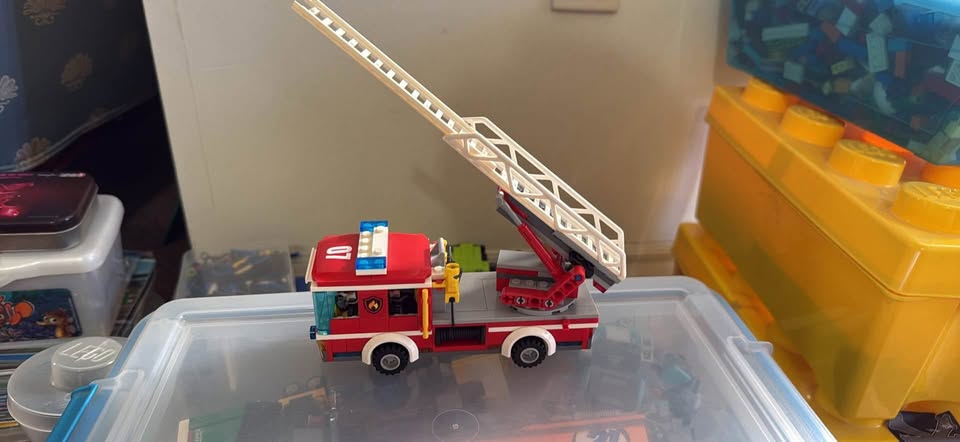 Lego lot want to sell all at once comes with instructions - photo 4