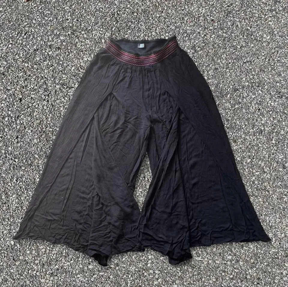 Black wide leg flare pants with red trim image indicator(2)