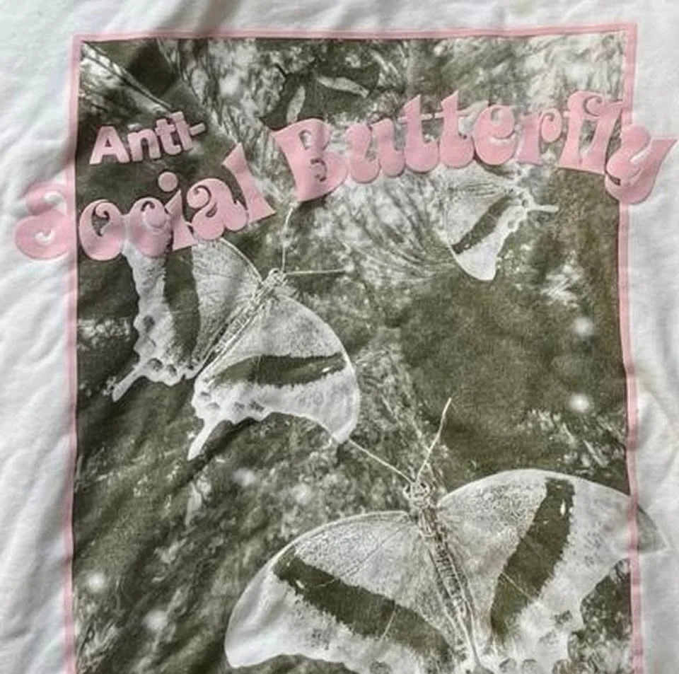 Levi’s Anti Social Butterfly Graphic hoodie in white and cream image indicator(3)