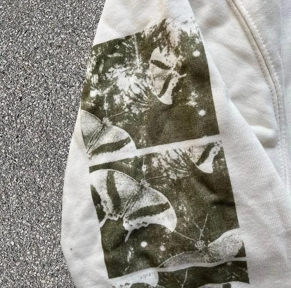 Levi’s Anti Social Butterfly Graphic hoodie in white and cream image indicator(5)