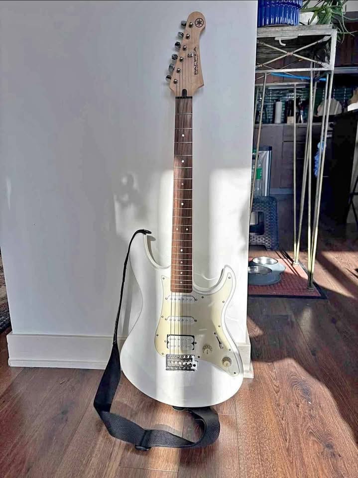 Yamaha Pacifica Electric Guitar