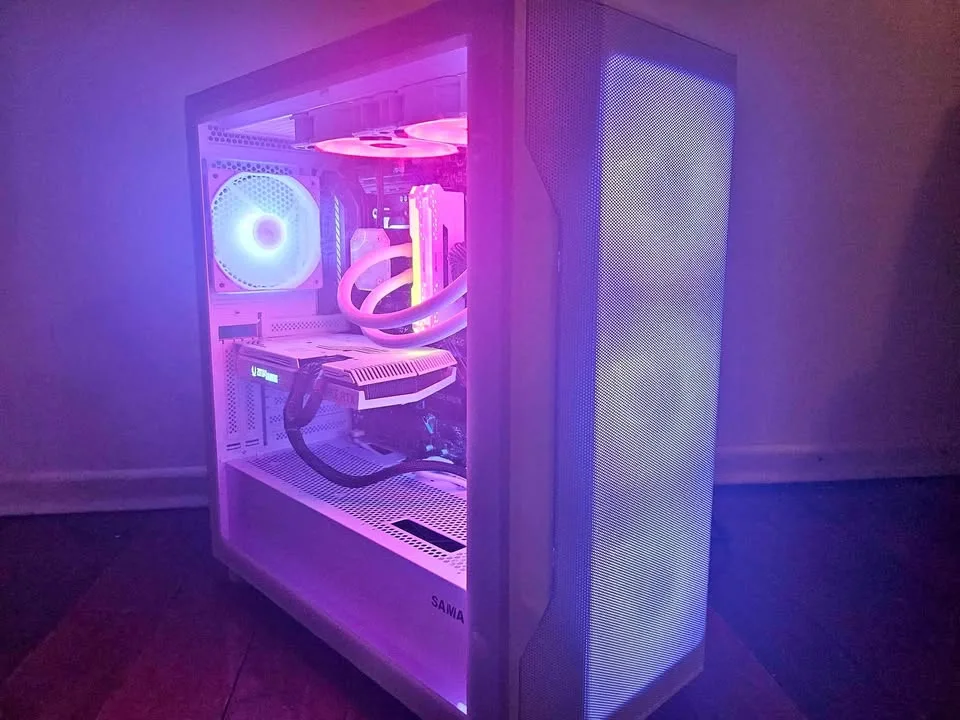 RTX 3070 White Gaming PC | Ryzen 7 | 1Tb Ssd | 32GB Ram thumbnail