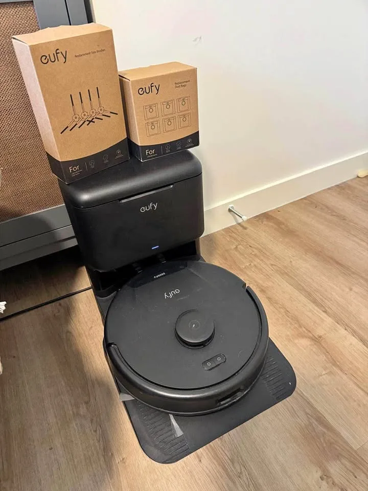 Eufy L60 Robot Vacuum - Self-Empty Station + Extras thumbnail