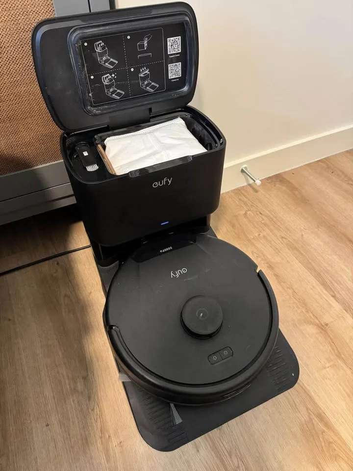 Eufy L60 Robot Vacuum - Self-Empty Station + Extras image indicator(3)