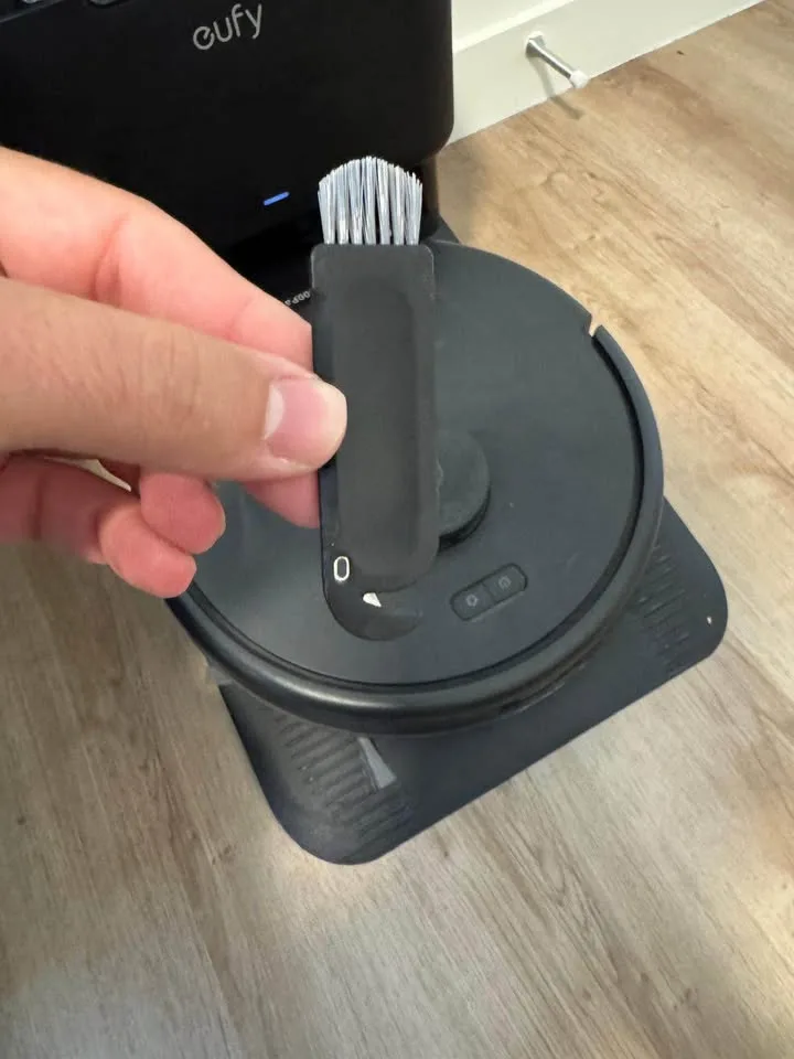 Eufy L60 Robot Vacuum - Self-Empty Station + Extras image indicator(4)