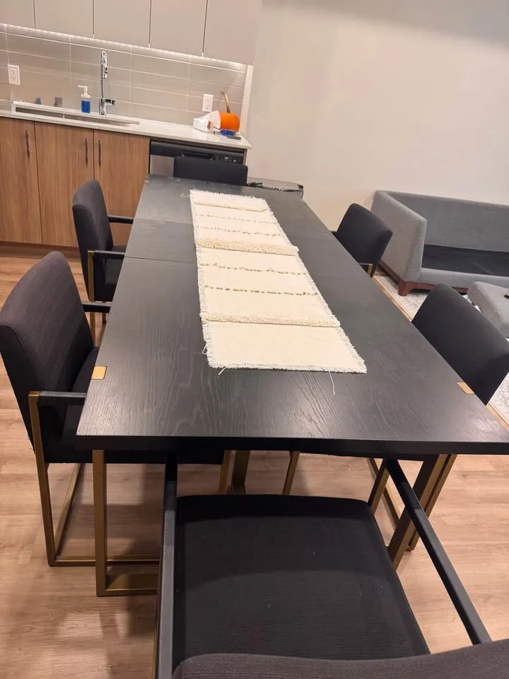 Article Oscuro Dining Table + 6 Oscuro Armchairs image indicator(2)