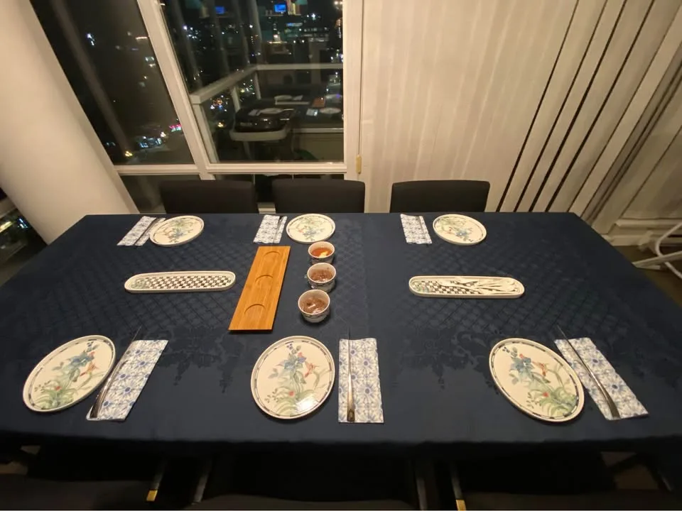 Article Oscuro Dining Table + 6 Oscuro Armchairs image indicator(8)