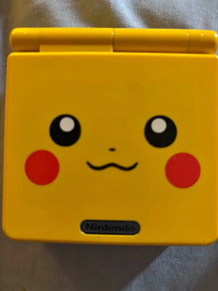 Toys R Us Pikachu Game Boy Advance LTD Edition thumbnail
