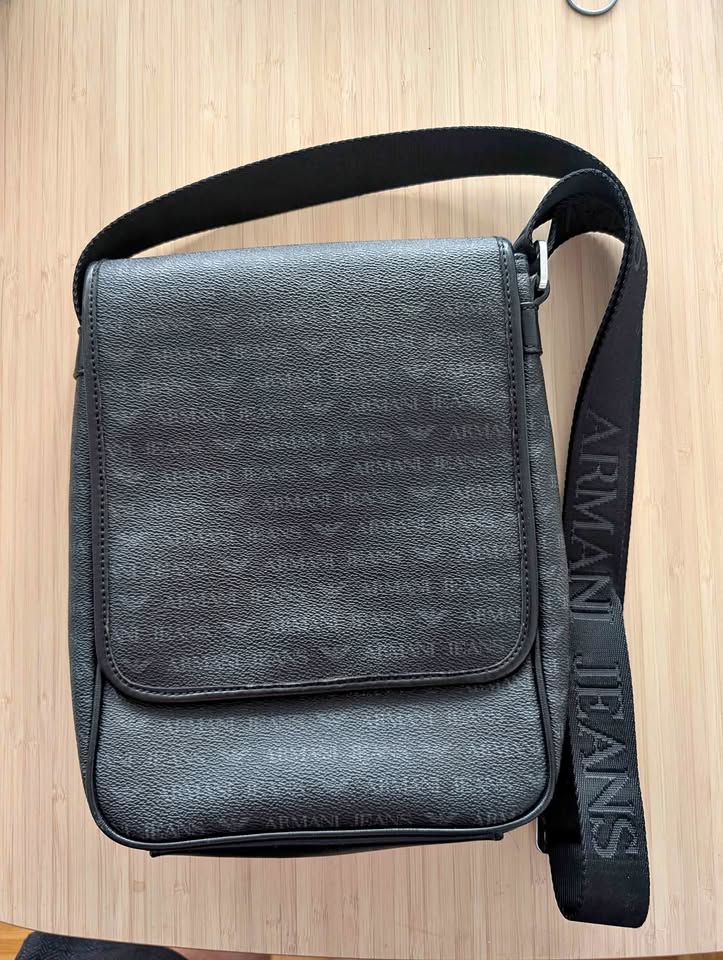 Shoulder tablet bag